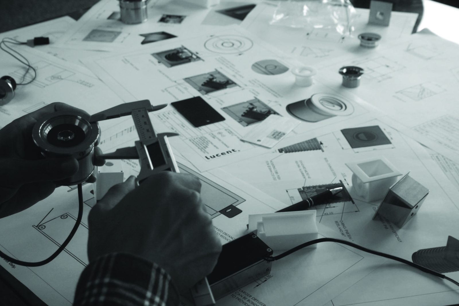 Measuring a luminaire prototype at the bench